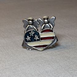 Vintage Angels Holding A Patriotic Heart Pin/Brooch
