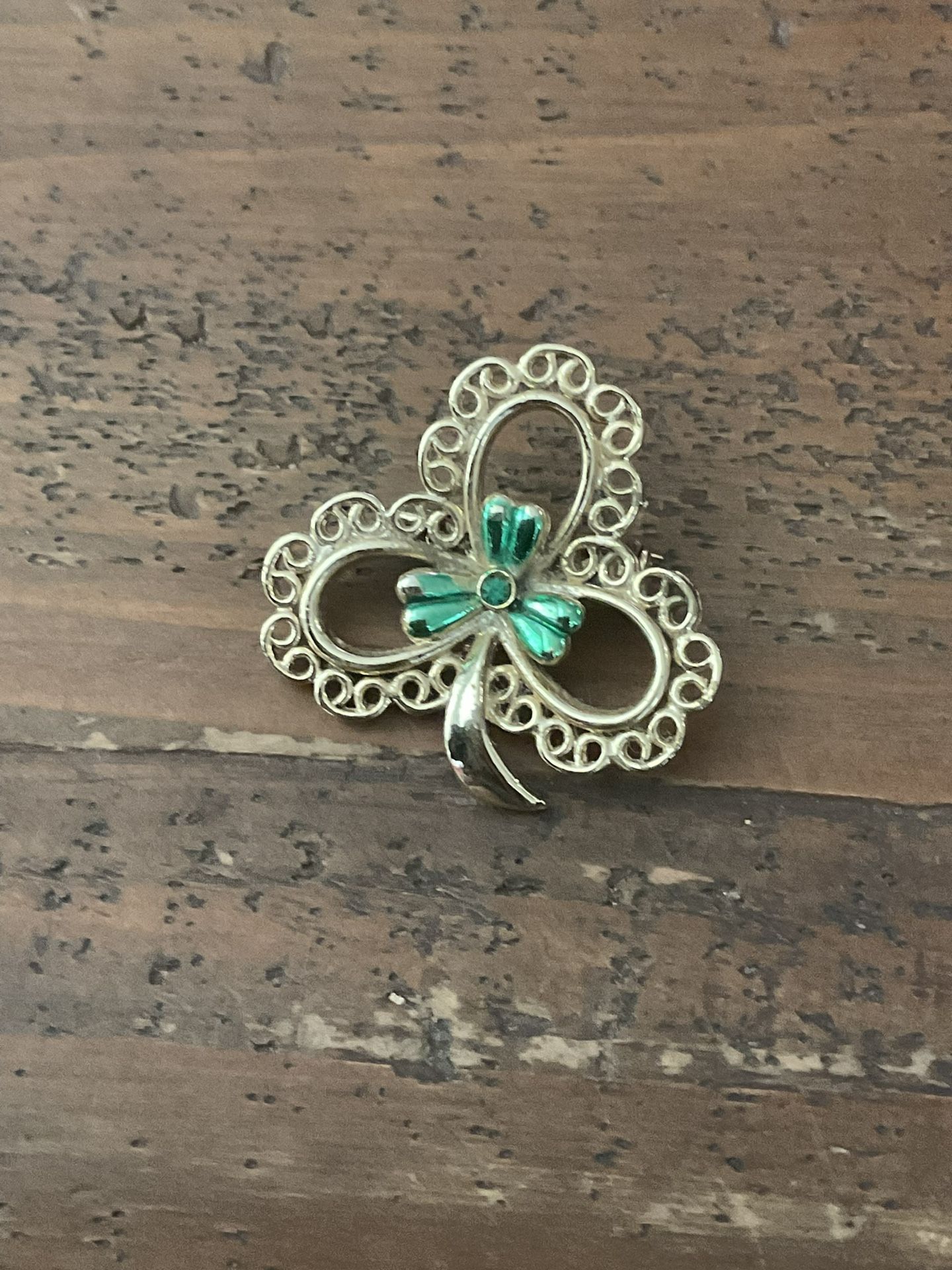 VINTAGE SHAMROCK CLOVER GOLD TONE BROOCH