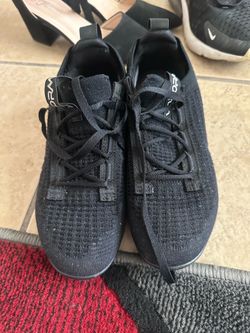 Vapormax women size 6 color black