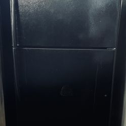 GE Top Freezer Refrigerator (33by69)