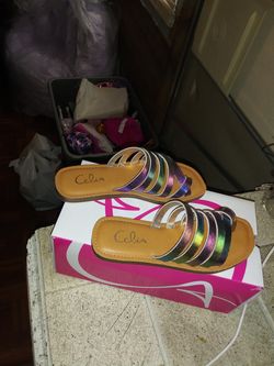 Huaraches de niña size 13. En buena condición