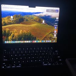 Apple Mac Book Air 13.6 Inch 