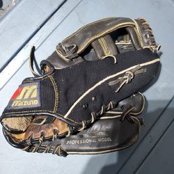 (BB - 17)   MUZINO BASEBALL GLOVE (Small Child)