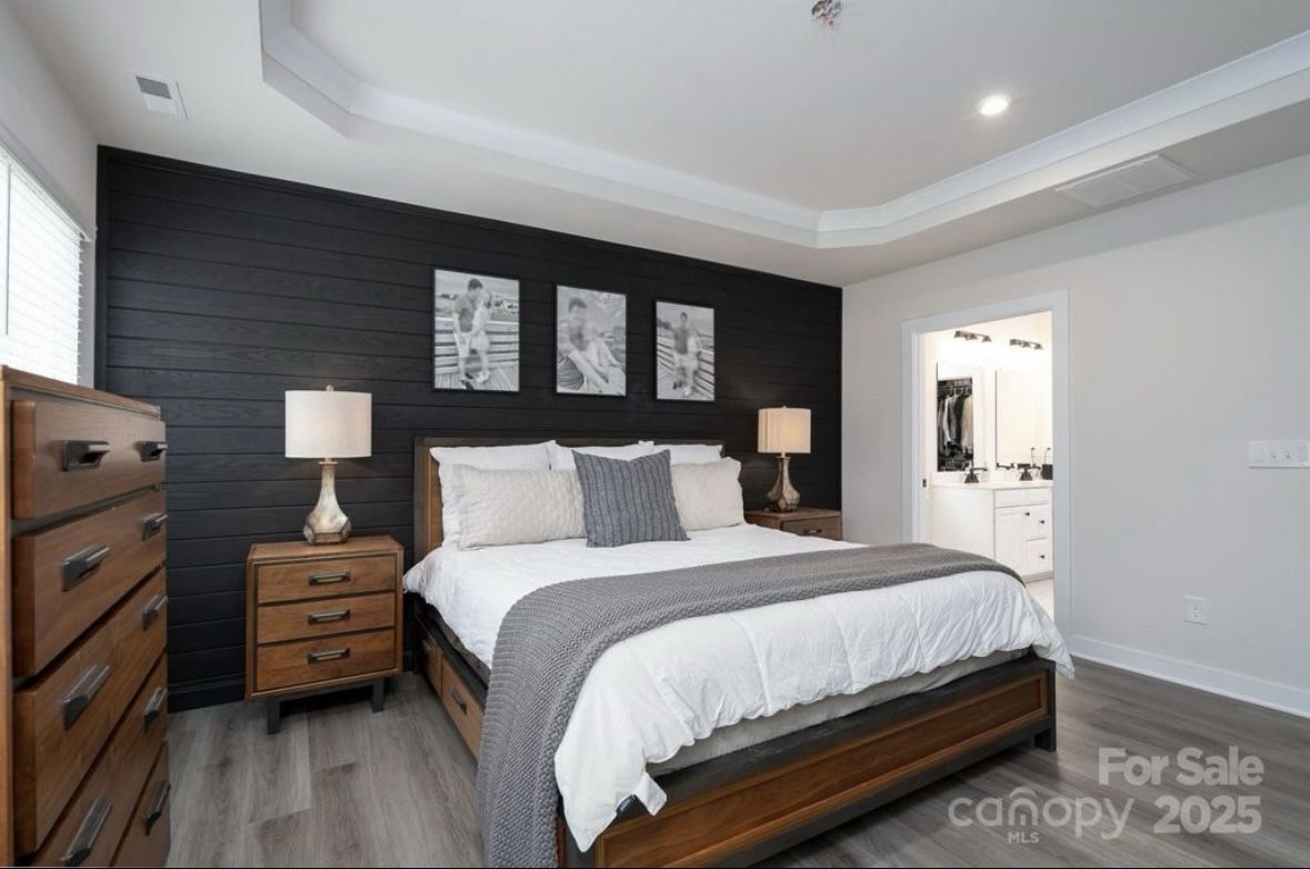 King Size 6-piece Whittier Wood Furniture Bedroom Suit
