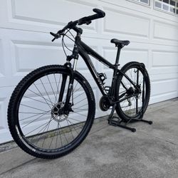 Fuji Nevada 1.9 Mountain Bike - 17" Frame / 29" Wheels