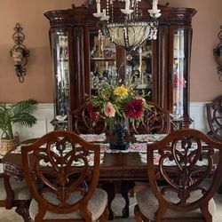 Beautiful Solid Wood Dinning Room Set 