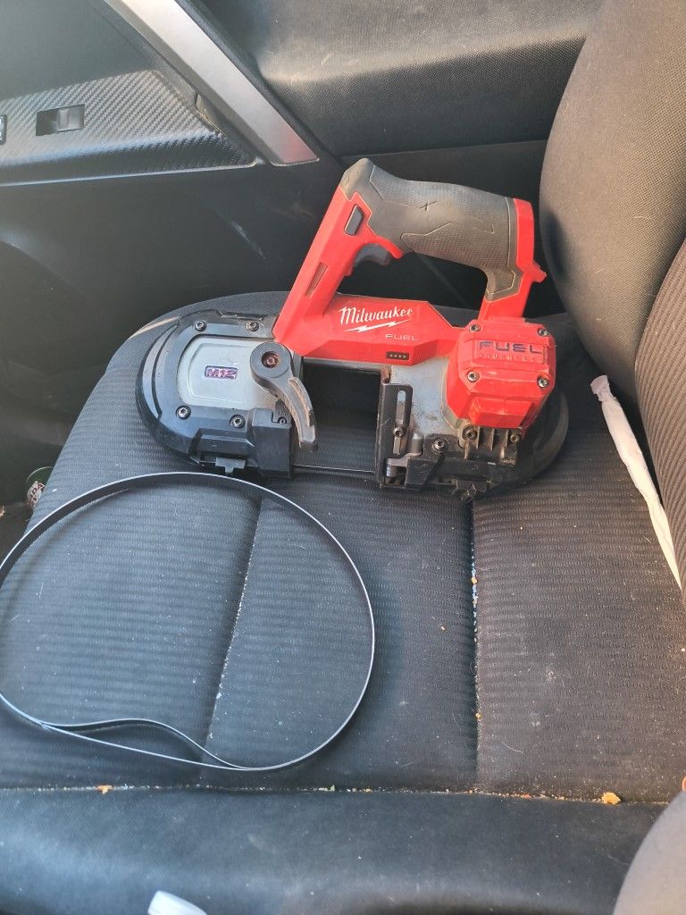 Milwaukee M12 FUELâ„¢ Compact Band Saw Tool Only