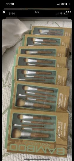Makeup brush