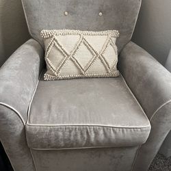 Rocking Chair !! Moving Sale 