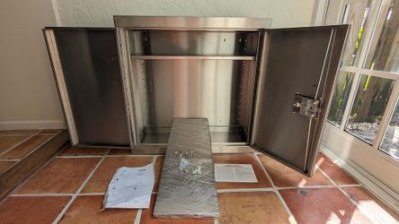 Global Industrialâ„¢ Wall Mount Storage Cabinet, 30"Wx12"Dx30"H, Assembled, 430 Stainless Steel