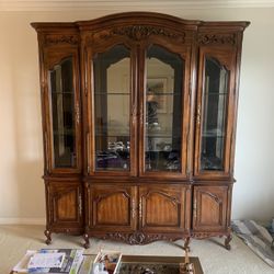 Vintage Century Furniture 2-piece Dining Room China Cabinet Very Good Condition 