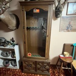 Vintage 8 Gun Cabinet $50