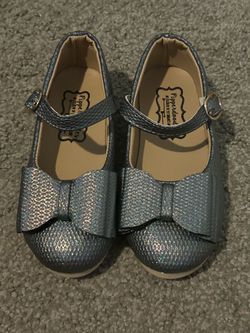 Toddler girls size 10 bow shoes
