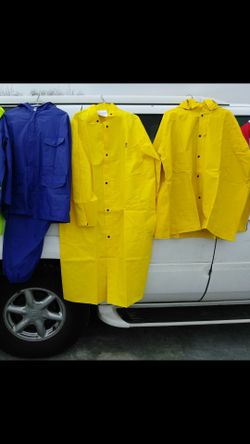 RAIN COATS SAFETY GEAR. READ DETAILS