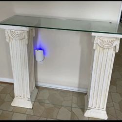 Console table w/ 2 glass shelfs
