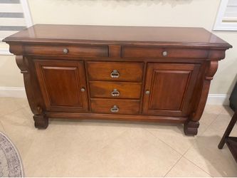 Buffet cabinet