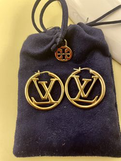 Authentic Louis Vuitton 18K Rose Gold Pink Stud Earrings for Sale in Mantua  Township, NJ - OfferUp