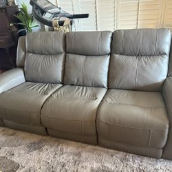 Gray Leather Couch – Recliners, Cup Holders & USB Ports!