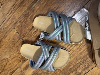 Old navy sandals size 3