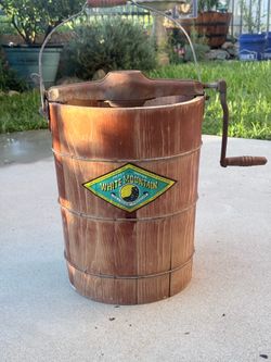 Rare 6 Quart Hand Cranked White Mountain Ice Cream Freezer