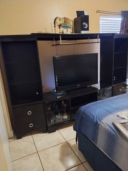 Mueble para Tv está grande 4 piezas y la pestaña de arriba