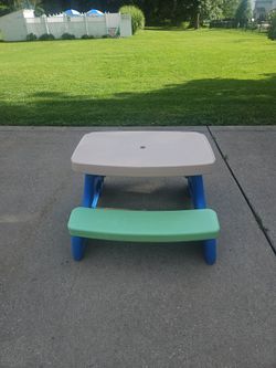 Little tikes picnic table