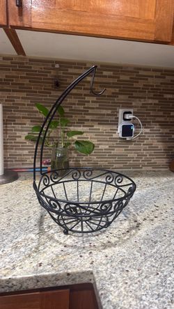 Black Wire Fruit Basket with Banana Hook