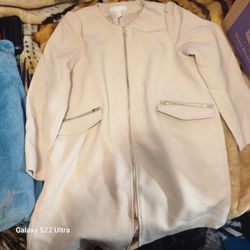 HM ~ Ladies Dress Shirt ~ Size 12 ~ Like New 