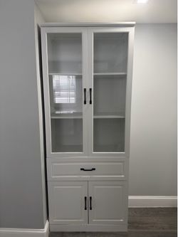 Kitchen cabinet