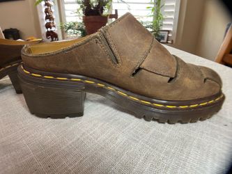 Vintage Rare Dr Martens 8180 Leather Clog Platform 4 UK  |  6-6.5 U.S.   Made in England