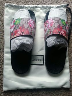 Women's flip flops size 8/9 in women's sizes