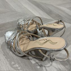 NINA Silver high heel US Size 8M / Eur 38