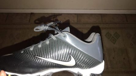Nike cleats boys 5