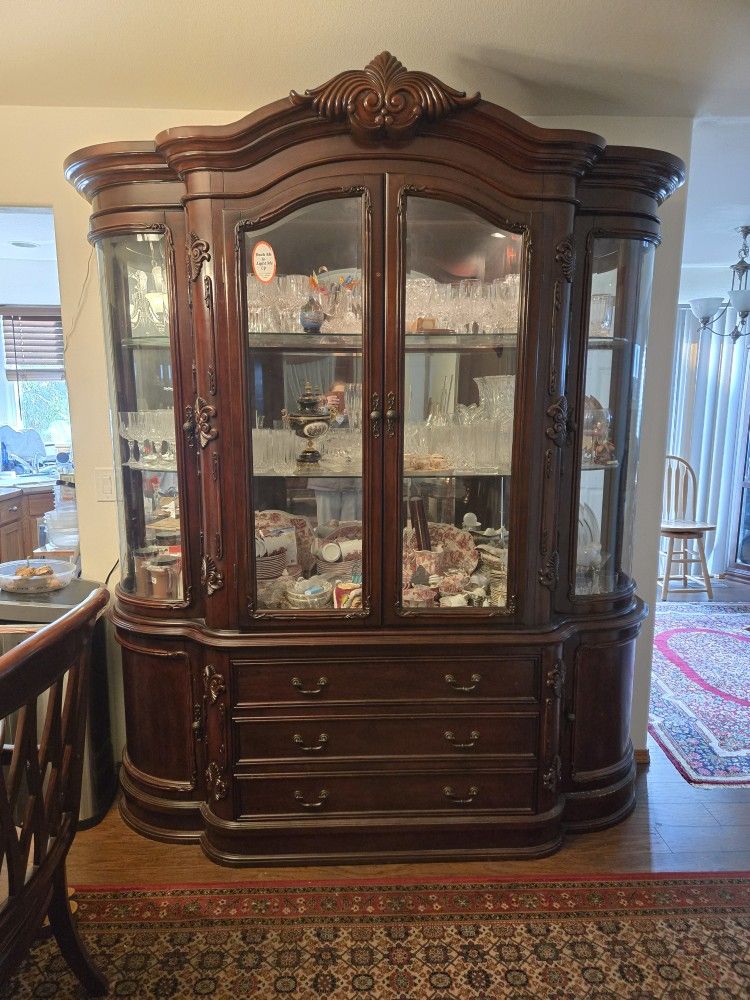 China cabinet, like new