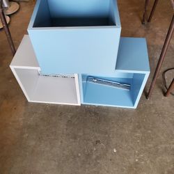 3 Floating Cube Shelves