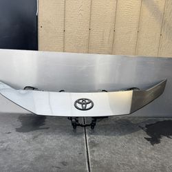 2025 TOYOTA CAMRY UPPER GRILLE OEM USED 