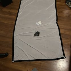 35.4 Inches Verically And 63 Inches Horizontally White Projector Screen