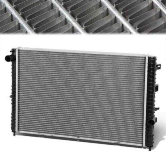 99-04 Land Rover Discovery Radiator
Radiador