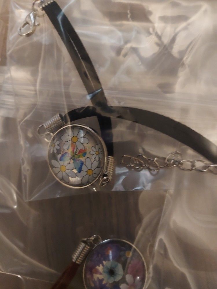 Handmade Necklaces, Bracelets, Key Chains And Hair Clips