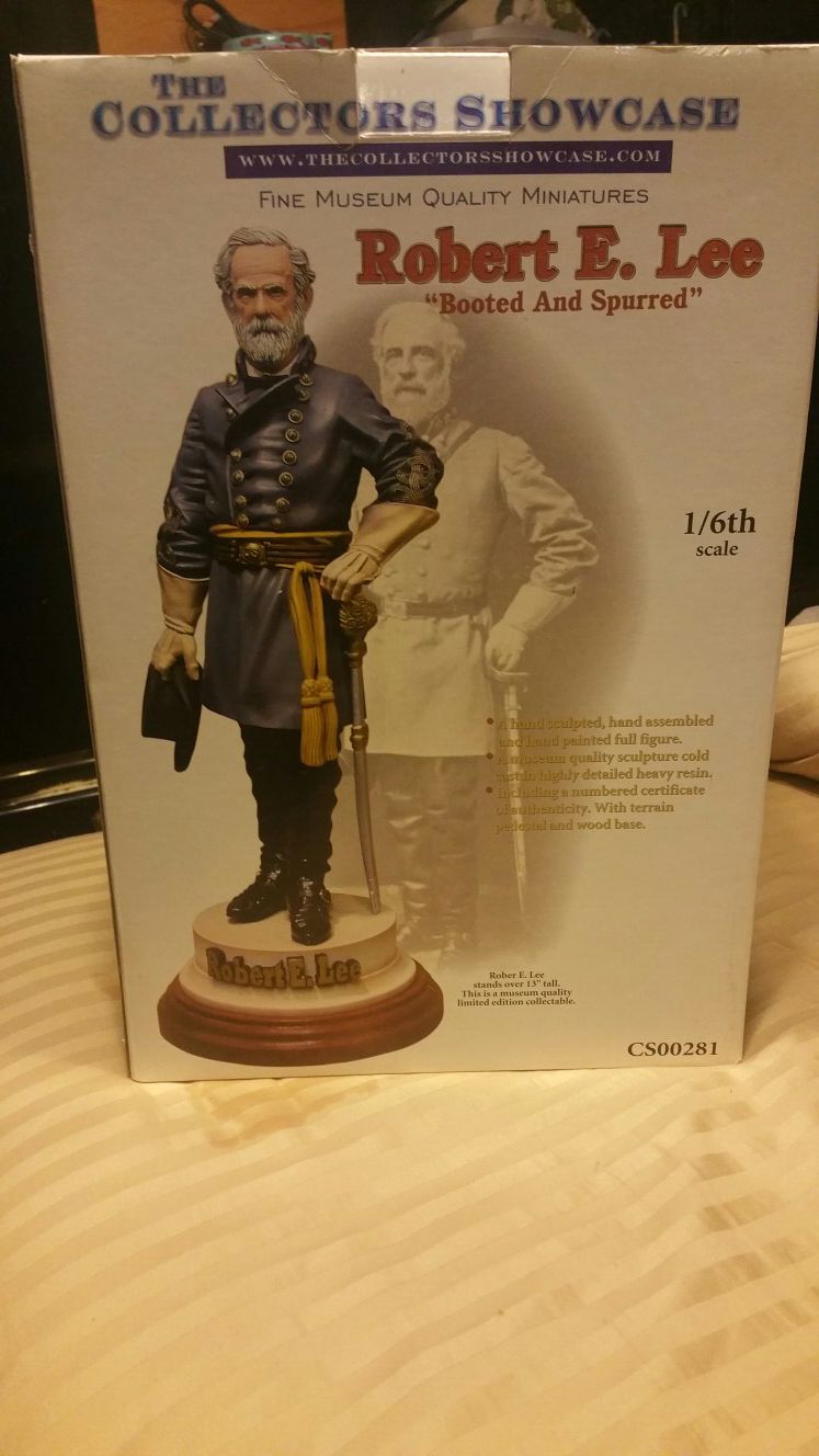 , the collectible showcase Robert E Lee boots and Spurs statue