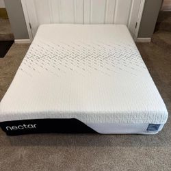 NEW IN BOX - Nectar Classic Memory Foam Queen Mattress 