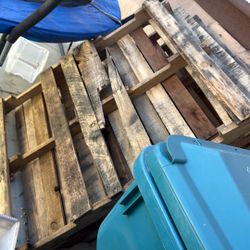 Free Palates Pick Up Only 