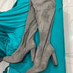 high knee boots / grey suede boots