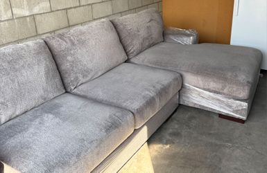 Great Sectional W/ Chaise – No stains & Super Comfy (extra pillows too)-  Paid $1100