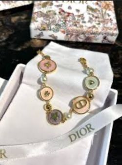 Christian Dior D Luck Bracket