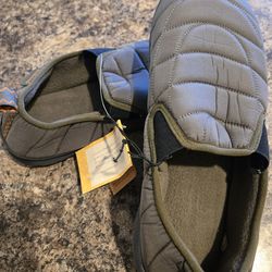 Nuhaus army green house slippers, Size US 9