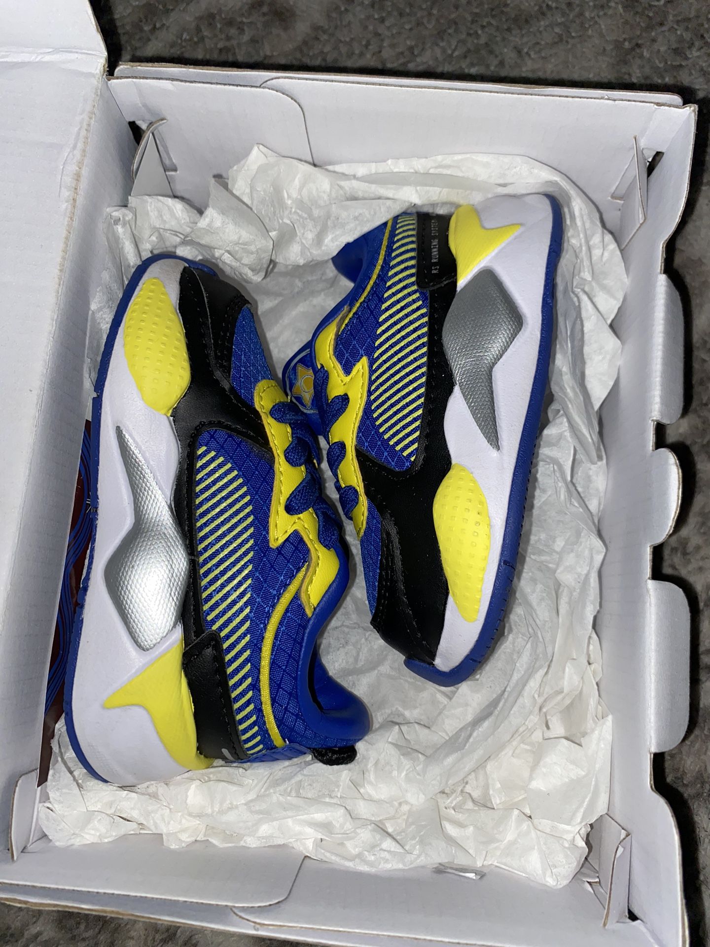 Baby boy shoes sz 4C