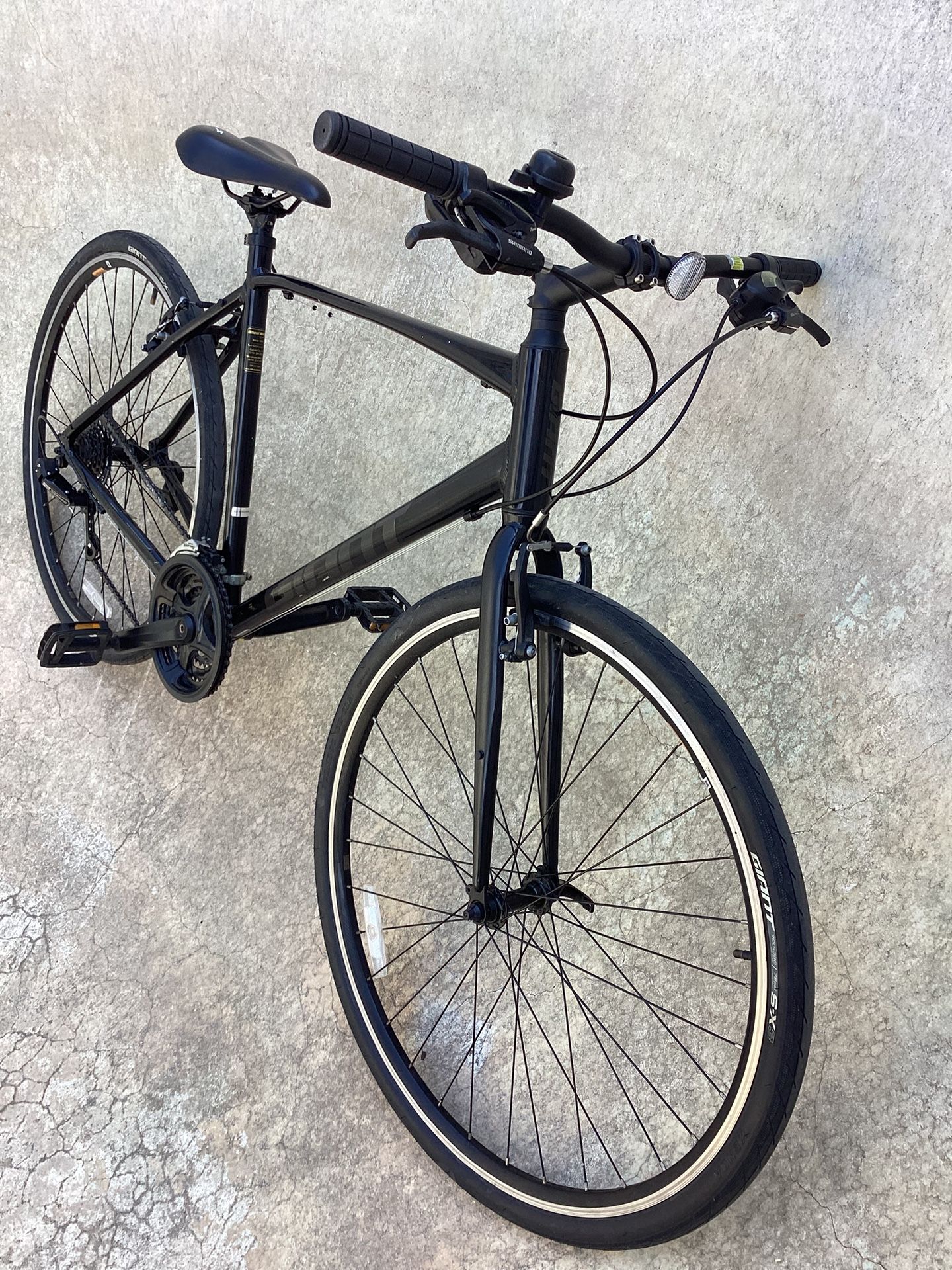 GIANT ESCAPE 3 COMFORT ROAD BIKE 21 SPEED LARGE