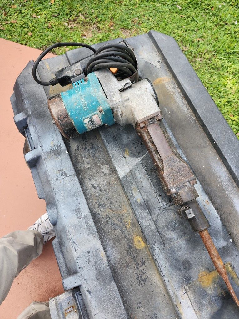 Makita Jack Hammer