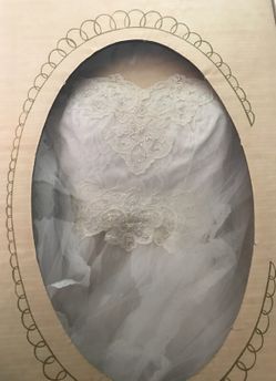 Wedding dress size 4 / 5 from 1984 we'll kept